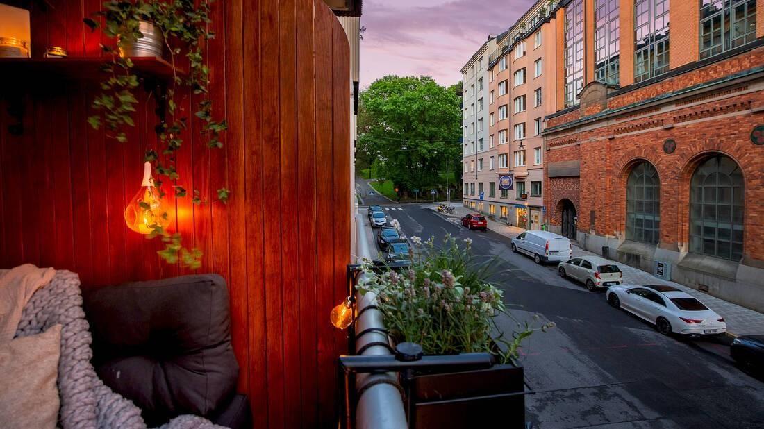 24㎡超迷你户型，独居女床下装衣帽间和厨房，网友：实用的