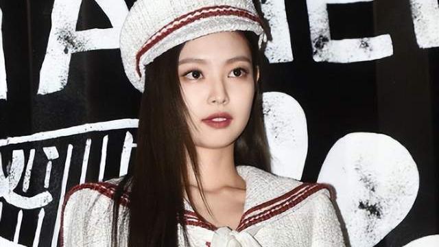 女星Jennie家中装修太豪华，一张床垫近百万，10万音响随意摆角落
