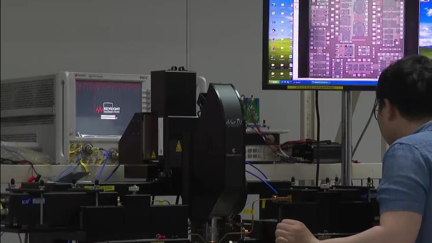 芯片|26岁副教授团队自研毫米波芯片获重大突破：传输距离达10km！