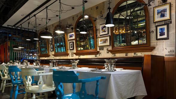 杨振宁|杨振宁100岁大寿低调庆祝，与46岁妻子十指相扣，儿子很感激后妈