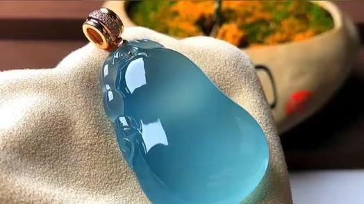 翡翠|百万级别的天空蓝翡翠，究竟长什么样子？