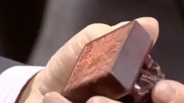 女子拿玉玺鉴宝，称要卖了给弟买婚房！专家却说：值300万！需要上交！