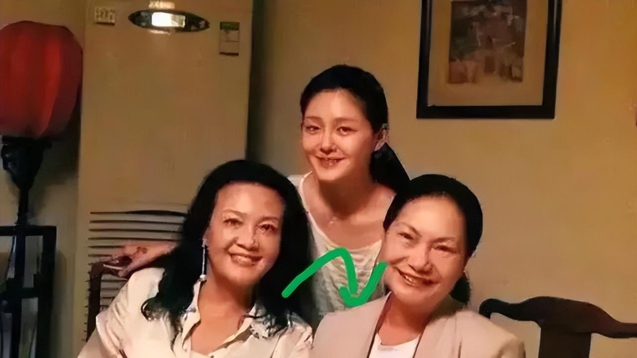 小S|S妈欺软怕硬“双面人”性格，在面对张兰和小S婆婆时，态度大不同