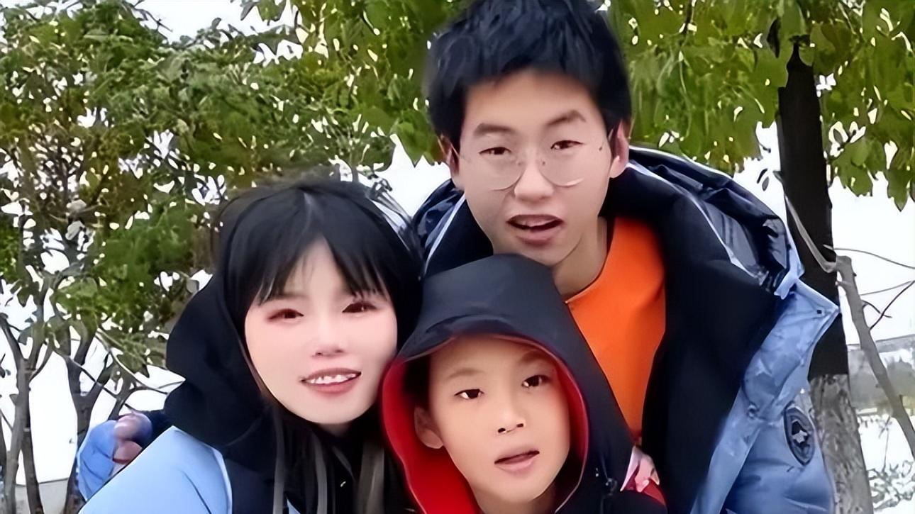 孙卓|孙卓庆祝19岁生日，卓妈“感慨颇多”，评论区被“歪嘴”刷屏