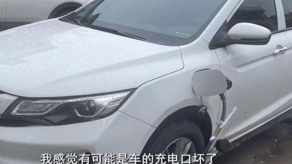 男子11.5万买电车，3个月后充不起电，店家：厂家远程给你锁了