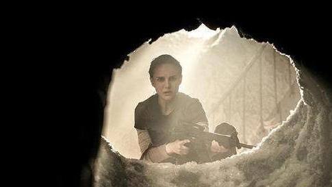 世界突现惊悚一幕，未来城市突然出现在天空，数千地球人目睹