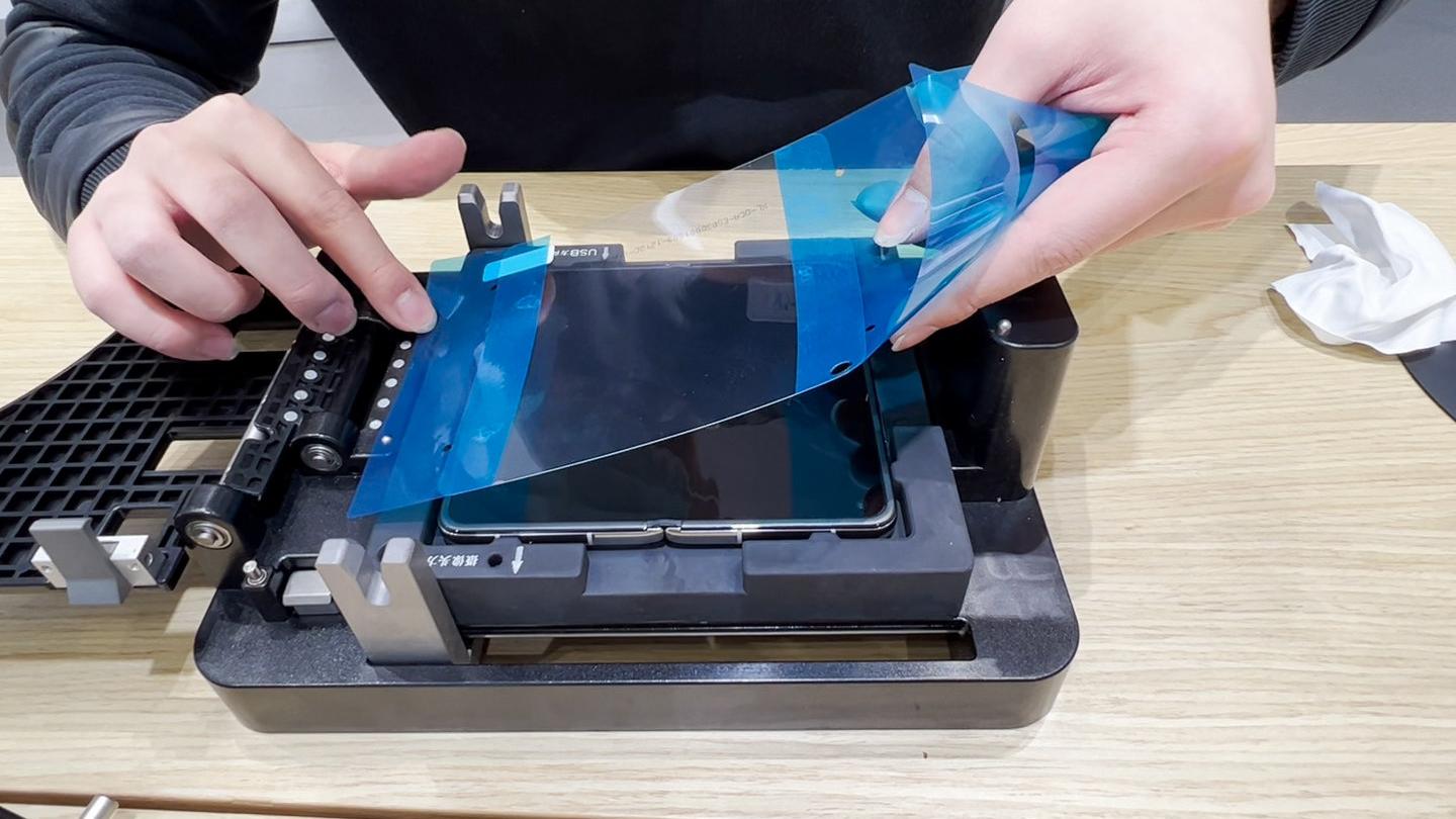尼康|还在被折叠屏贴膜困扰？这家国产品牌售后服务出乎意料的好