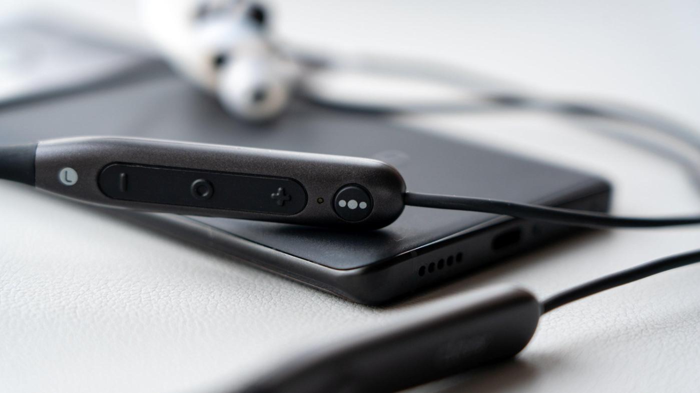 短视频|Cleer SENSE低音的凝聚程度更高，下坠和回弹力中等