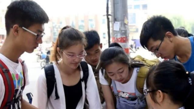 退休金|山东25岁男子211毕业不找工作，还嫌饭菜差，5000退休金不够花？