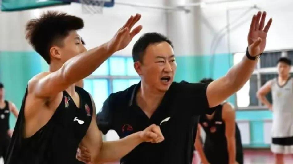 徐长锁|CBA正式确定！六大主帅陆续敲定，首钢最令人意外，徐长锁被取代