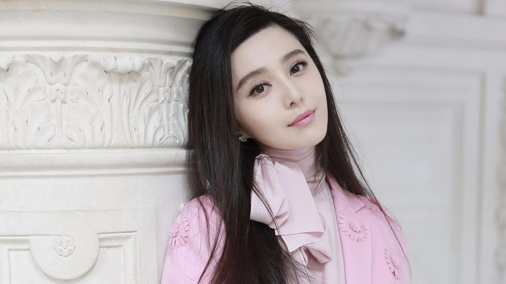 范冰冰|范冰冰15岁上学照片被疯传，网友直呼：整没整容一目了然