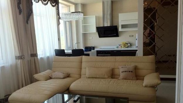 花300万买上海40平小房子，床都是吊在衣柜上，你们不一定见过！