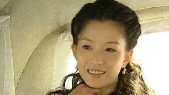 成龙|与成龙有一腿，吴孟达视她为梦中情人现在她51岁了，还是单身