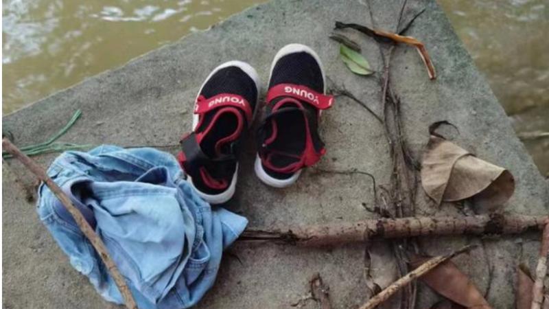 广东肇庆9岁男孩走失8天家属悬赏5万寻人 河边曾发现衣服和鞋子