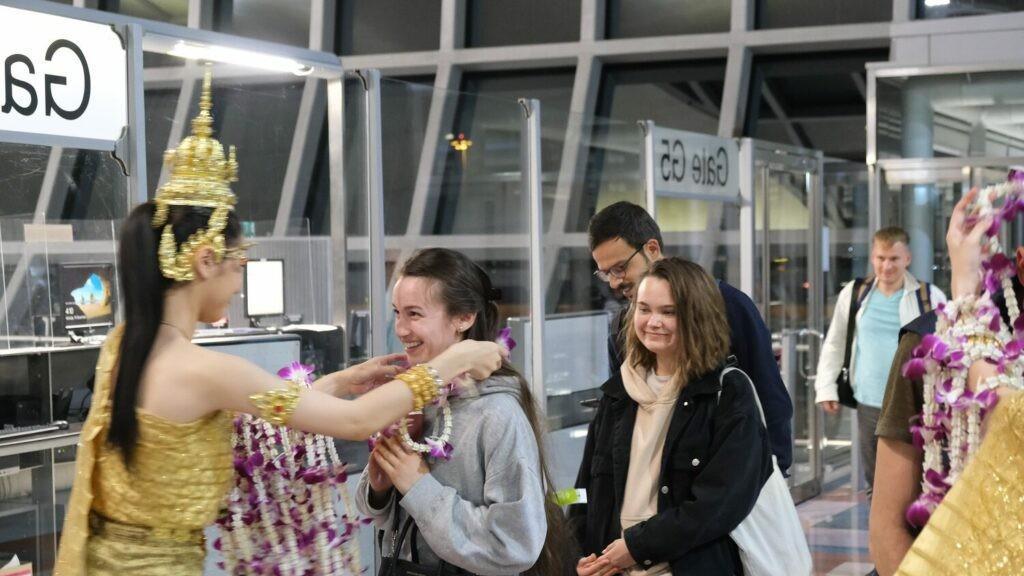 曼谷|首趟直飞曼谷航班抵泰！泰旅局热情欢迎180名阿曼旅客