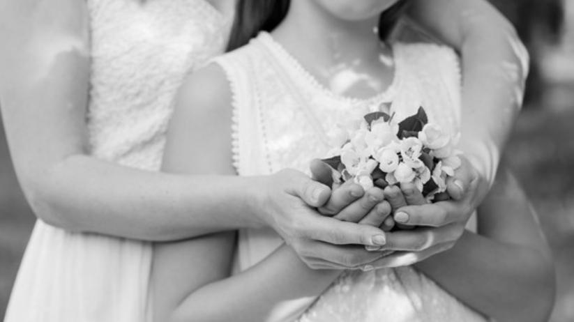 男子爱上18岁继女，狠甩结缡7年妻子，两人开心结婚还生下2儿子