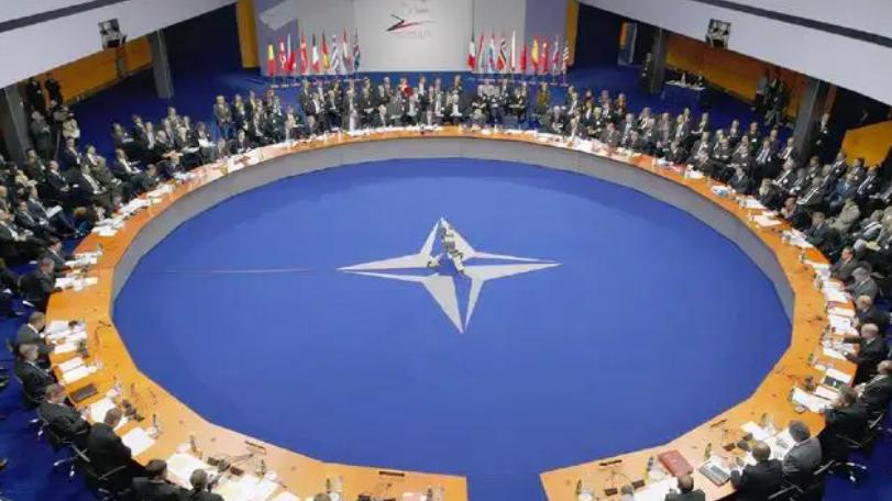 芯片|中方反制后，拜登签署“芯片法案”，欲对华“卡脖子”，中方反对