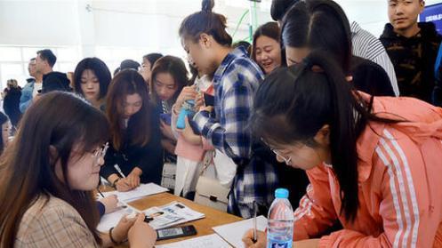 大学生|除公务员以外，这三个“金饭碗”职业非常吃香，稳定性高待遇好