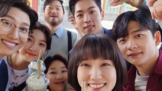 朴恩斌|朴恩斌见面会上变身长发仙女，被粉丝合唱感动哭，连唱三首超宠粉