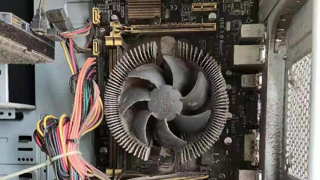 硬盘|装个系统得100元，修电脑真的太难了，今天这台我修得怀疑人生啊