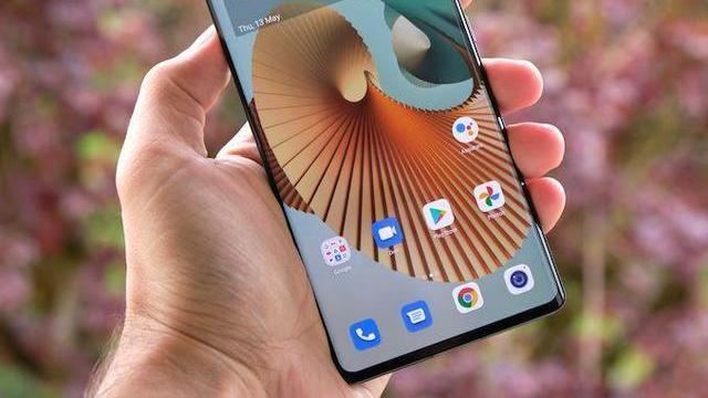 曲面屏|发布不到十个月下跌1420元，256GB+66W，高端曲面屏旗舰加速退场