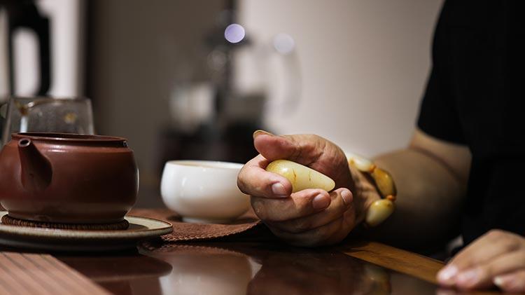 |人与玉，缘相连