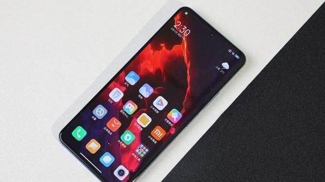 红米手机|卢伟冰低调爆发，天玑8100+2K直屏+超大电池，红米K50重回低价