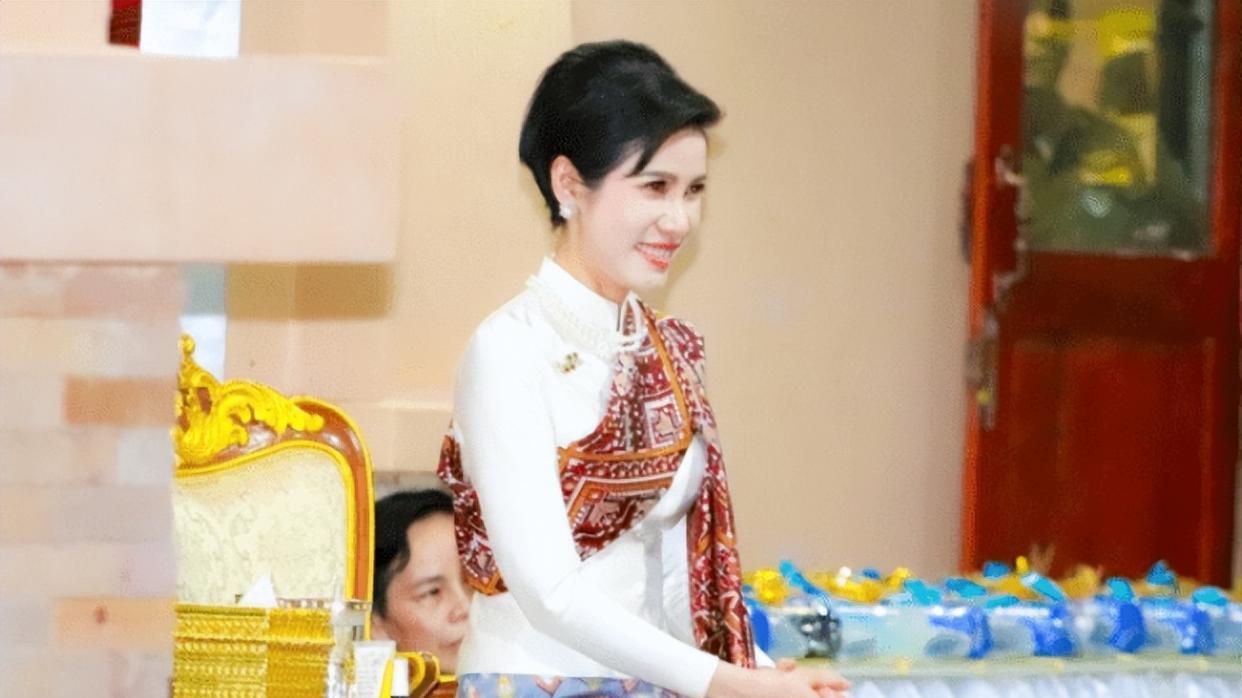 诗妮娜|诗妮娜晾晒公务出镜照，越过苏提达炫耀恩宠，情绪低落难掩忧愁