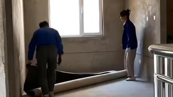 山东一对情侣直接入住毛胚房，网友羡慕：房子是简装，爱情是精装