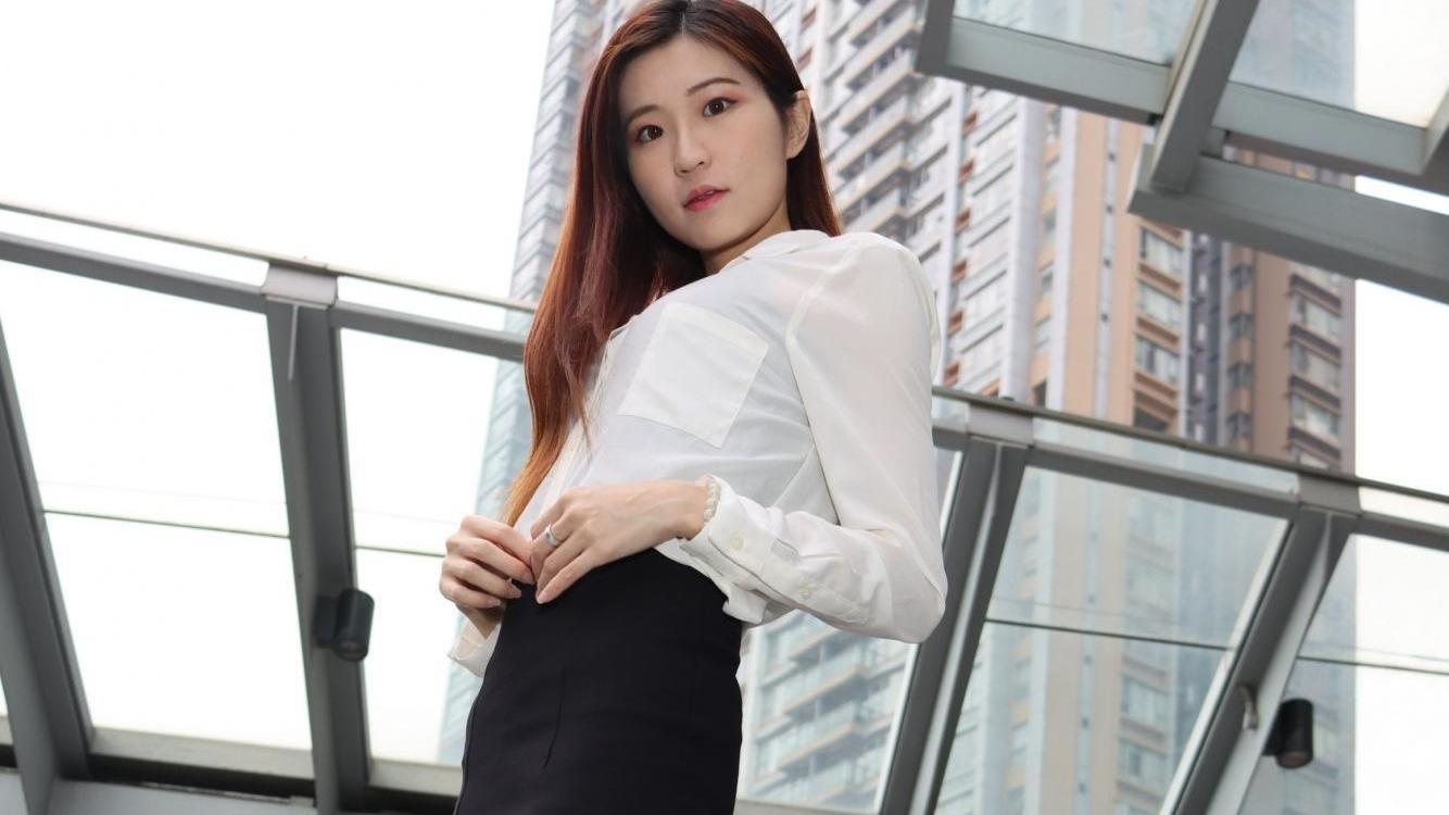 穿衣搭配|黑白搭配永远都对！黑色搭配白色这款经典的组合搭配，满满的力量