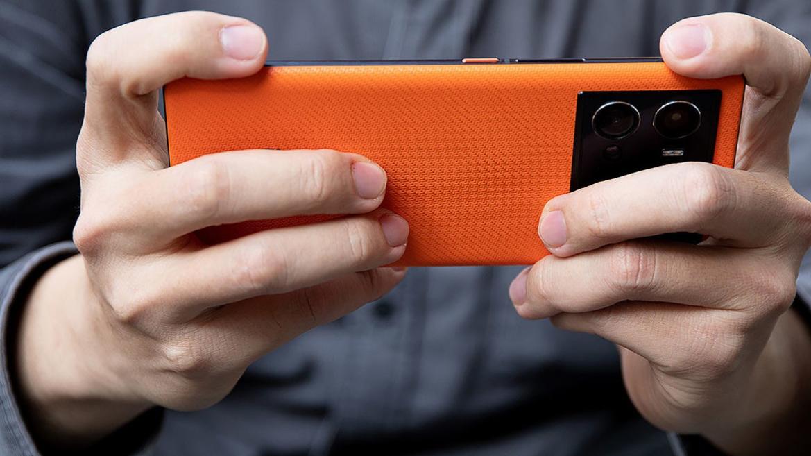 iqoo|2022年换手机参考这3款，耗电少性能强还不贵，用5年不卡顿