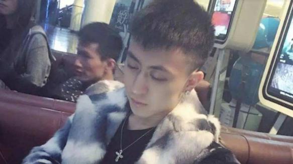 “甩掉”韦雪后，秦奋过得怎样？