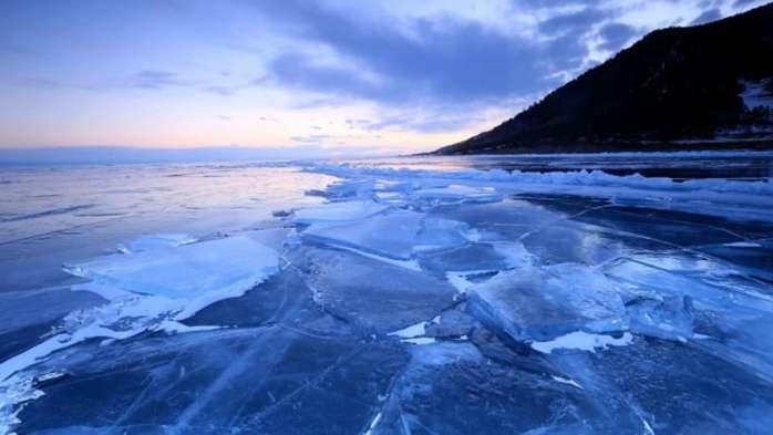 贝加尔湖|俄罗斯的贝加尔湖，外表看起来没什么两样，最深处达到了足足1637米