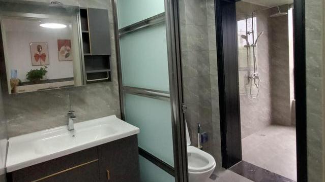 108平现代风格，简约而不简单，大气而沉稳，整个空间别具魅力