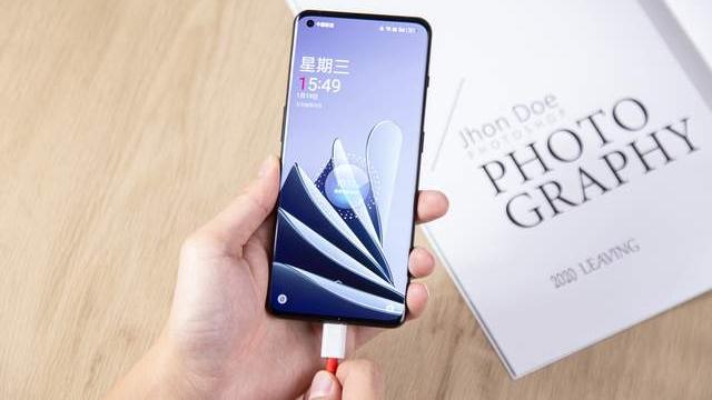 微软|iPhone成了备用机？这款国产旗舰已入手两周，谈谈哪些功能最好用