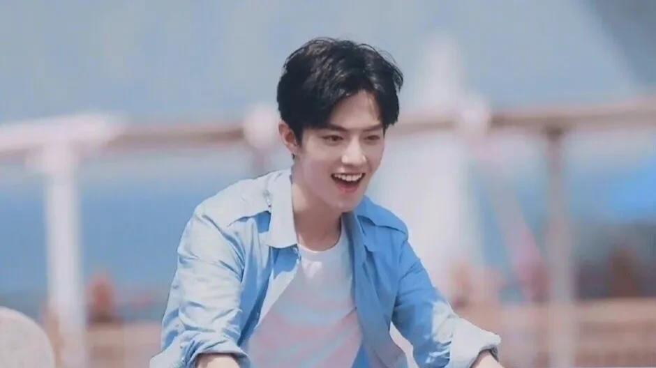 肖战|“肖战”原本想说谁是夜间少年，如今看到了一张照片后，却想说谁惊艳了时光