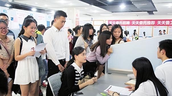 大竹|大学生求职发现，一公司招1899年以前出生的人，难道要招清朝人？