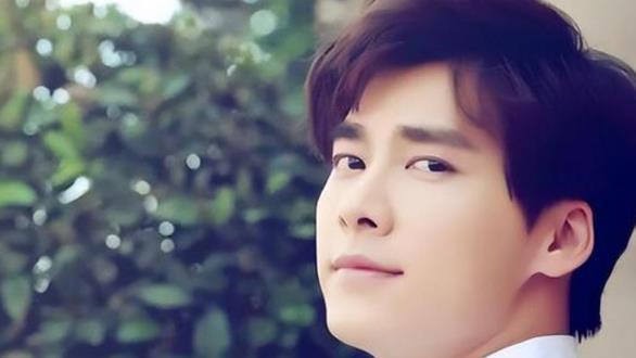 李易峰|中秋节之夜李易峰请群众吃了个大瓜，又一个黄某波李某迪吴某凡