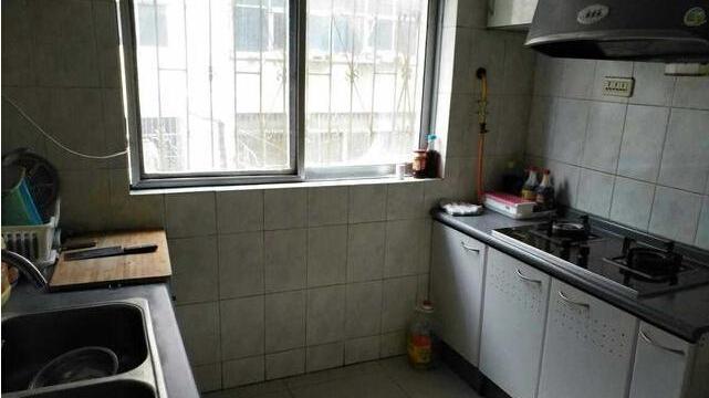 婆婆为省钱买二手房作婚房，家具都是房东留下的，真是越想越憋屈！