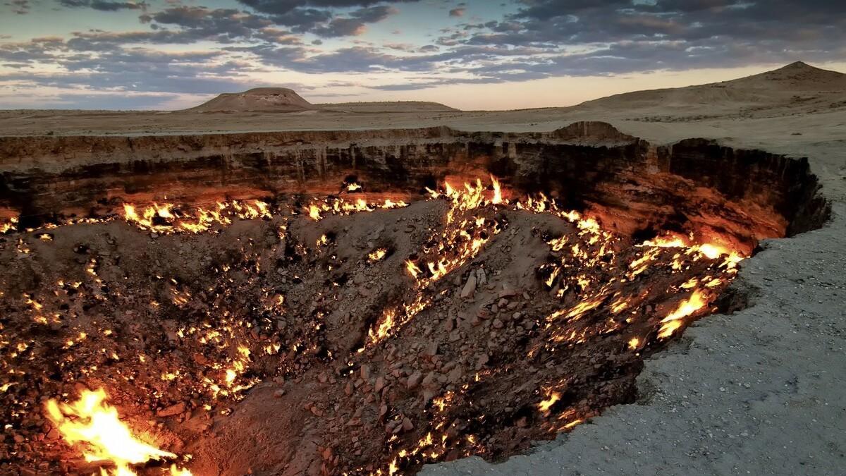 土坑燃烧60年不灭，村民用来烧水煮肉，被称为国内“地狱之门”
