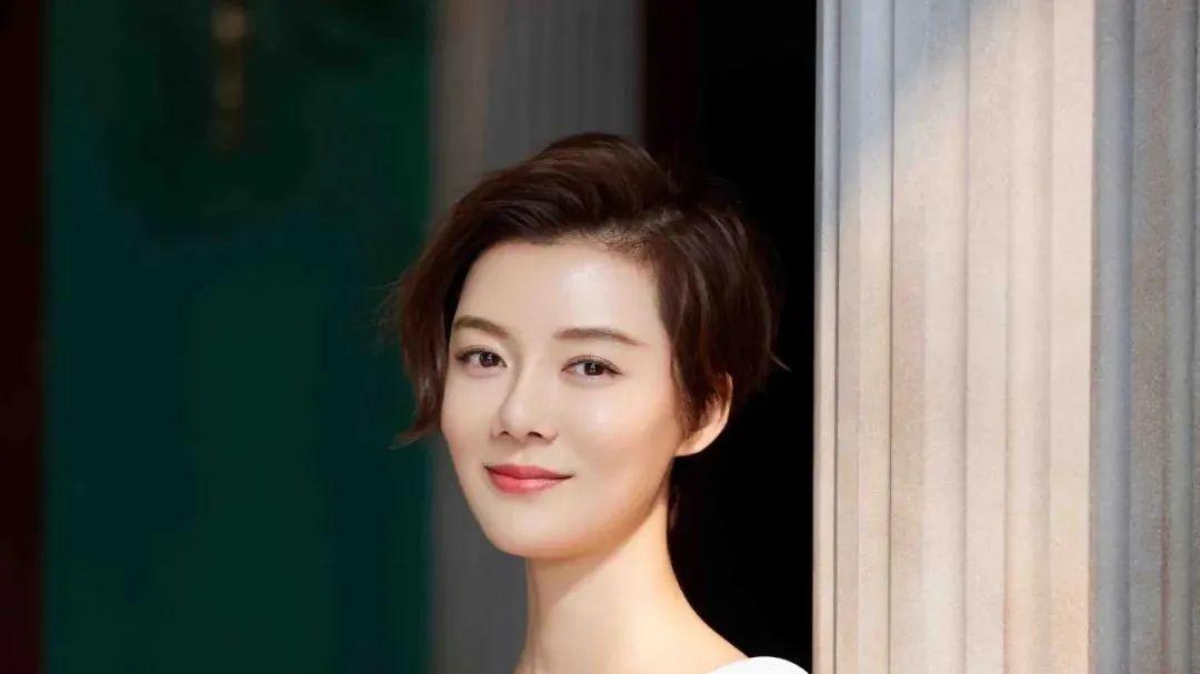 车晓|演员车晓晒小楷，清新秀丽，惊艳书法圈，粉丝：写的像字帖