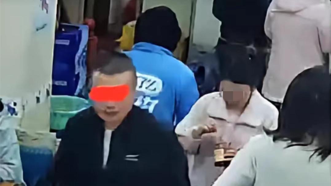 偷带食材吃火锅？江苏7位顾客包间消费127元，老板多收3元被投诉