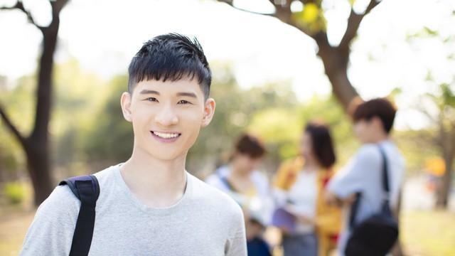 |新型啃老：33岁海归儿子“家里蹲”，60岁母亲苦不堪言