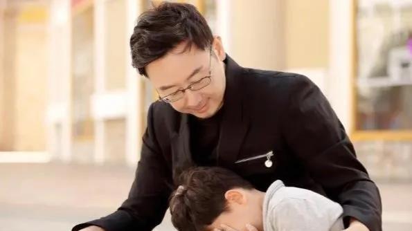 胡蝶|央视美女主持胡蝶，曾在一片骂声中倒贴50万闪婚陆川，现家庭美满