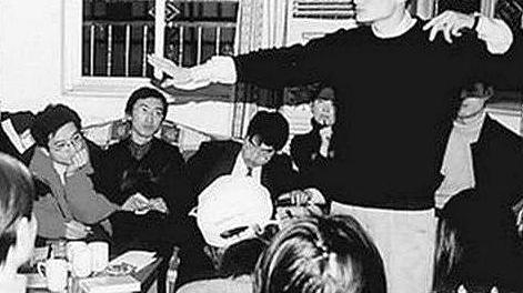 猎豹移动|35年前，肯·莫利每年资助马云400块钱，后来马云是如何回报他的？