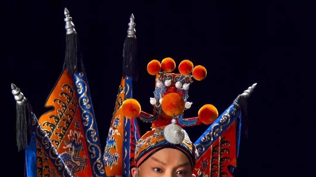 京剧|京剧青衣演员演出挨倒好，并且台下有观众高喊“好花脸”