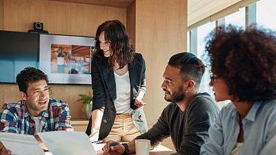 |从职场角度讲，对待上级或下属，我们要“听话、懂事”。