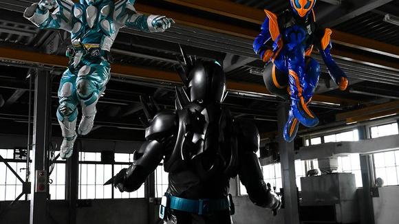 |假面骑士礼拜四：劫持礼拜四迎来暴走，阿基蕾拉越发迷茫！