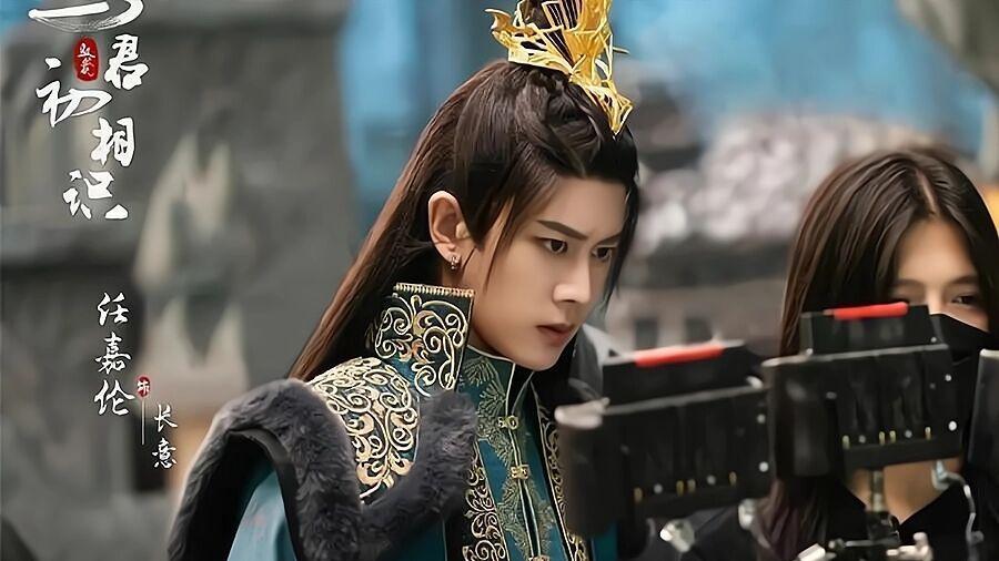 迪丽热巴|“巴伦CP”组合重聚，白鹿强势加盟，首部双女主剧宣发