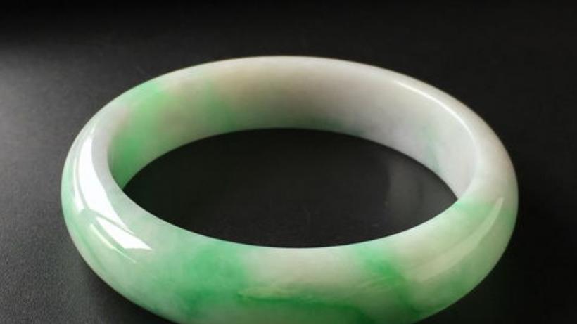 翡翠手镯|你的翡翠手镯颜值越来越低了吗？买翡翠手镯，这些一定要清楚